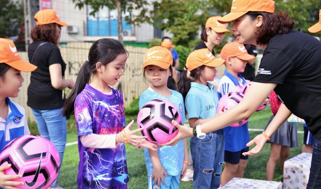 Phát triển sáng kiến cộng đồng của Nike thành một hướng dẫn toàn quốc về giáo dục thể chất cấp tiểu học